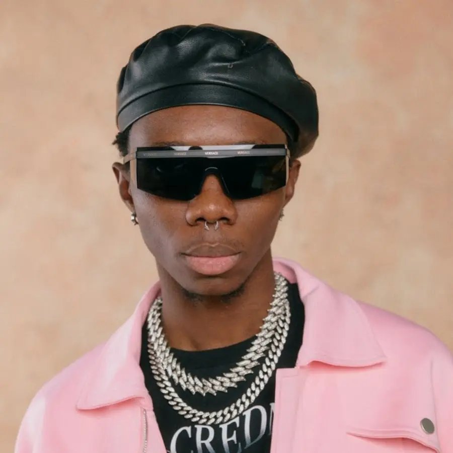 guzu_p's tweet photo. Odumodu is more famous than blaqbonez.

He's richer than blaqbonez.

He's better looking than blaqbonez.

Yet, his girlfriend still cheated on him with blaqbonez.

Another day to remind you in the grand scheme of things, your looks, fame or money doesn't matter to women.

They'll cheat on a rich man with a broke guy.

They'll cheat on a good looking guy with an ugly dude.

They'll cheat on a famous celebrity with an average guy.

This is why irrespective of what you do for a woman, she'll still do what's in her mind because the only thing a woman is loyal to is her feelings.

So if you like, go above and beyond for a woman, it doesn't mean shit to her.

This is why nonchalant men will always win.