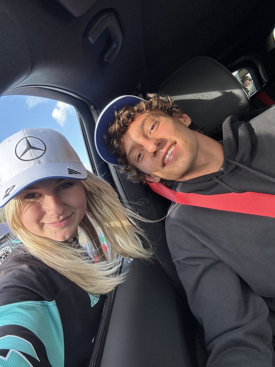f1menke's tweet photo. “i have a gift for you” STOP https://t.co/DF6LGDBwoE