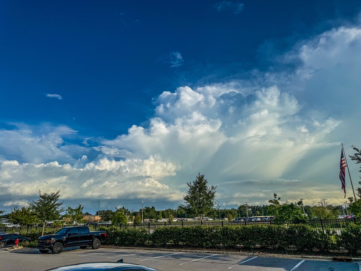LooksLikeWx's tweet photo. Pinellas Park FL -July 24th 7:05pm- https://t.co/k9ZdcqH4je
