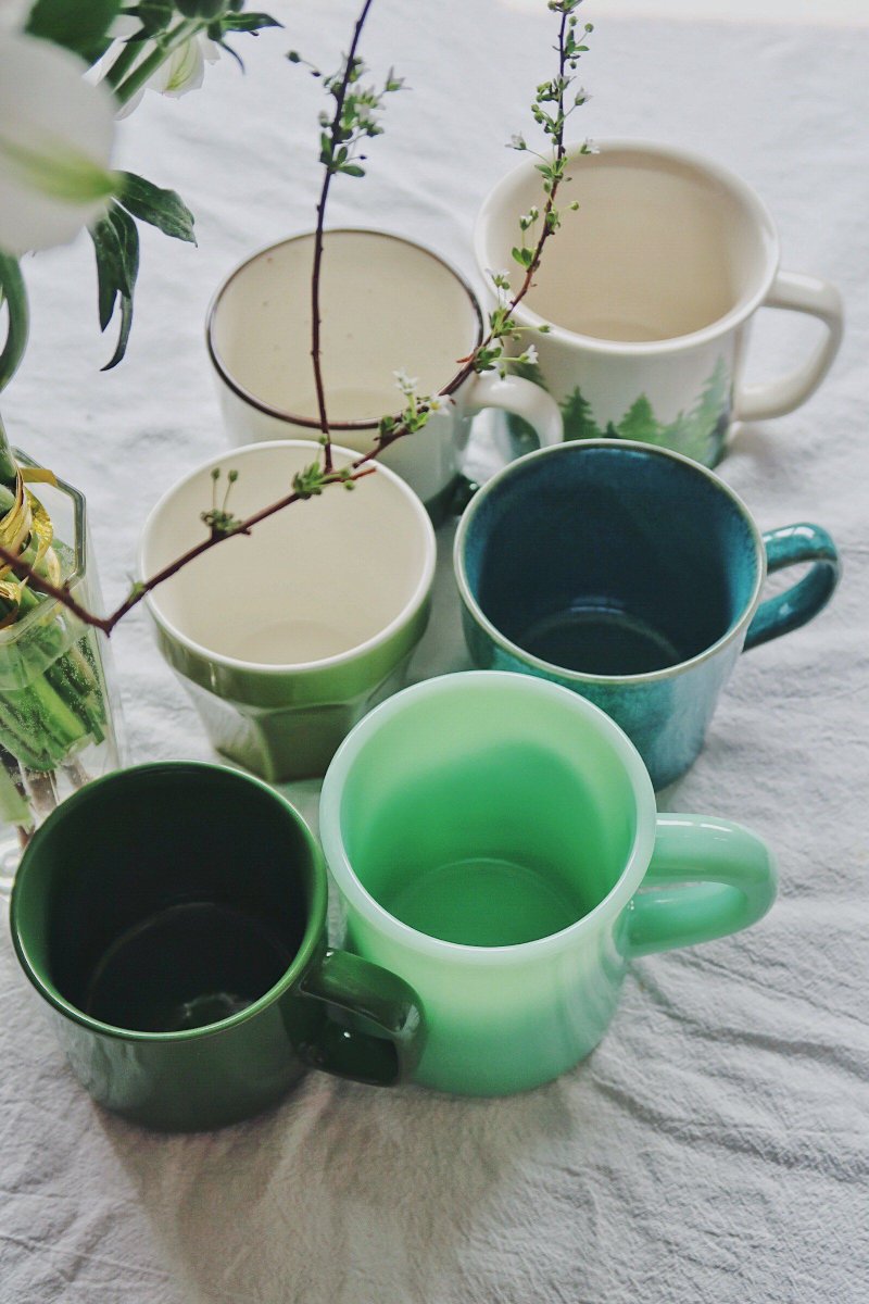 Whyte14443844's tweet photo. Just spent 2 hours sorting old stuff and found 3 never-used mugs + a polaroid of my college crew. Less clutter, more small surprises https://t.co/7HLhpho4vX