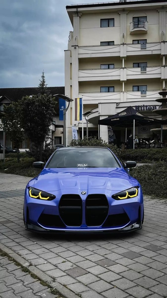 gabrela_s's tweet photo. Vibrant blue paint and glowing yellow DRLs, looking like a GT car parked outside the hotel gates. 💙 https://t.co/7oAYqtHLg0