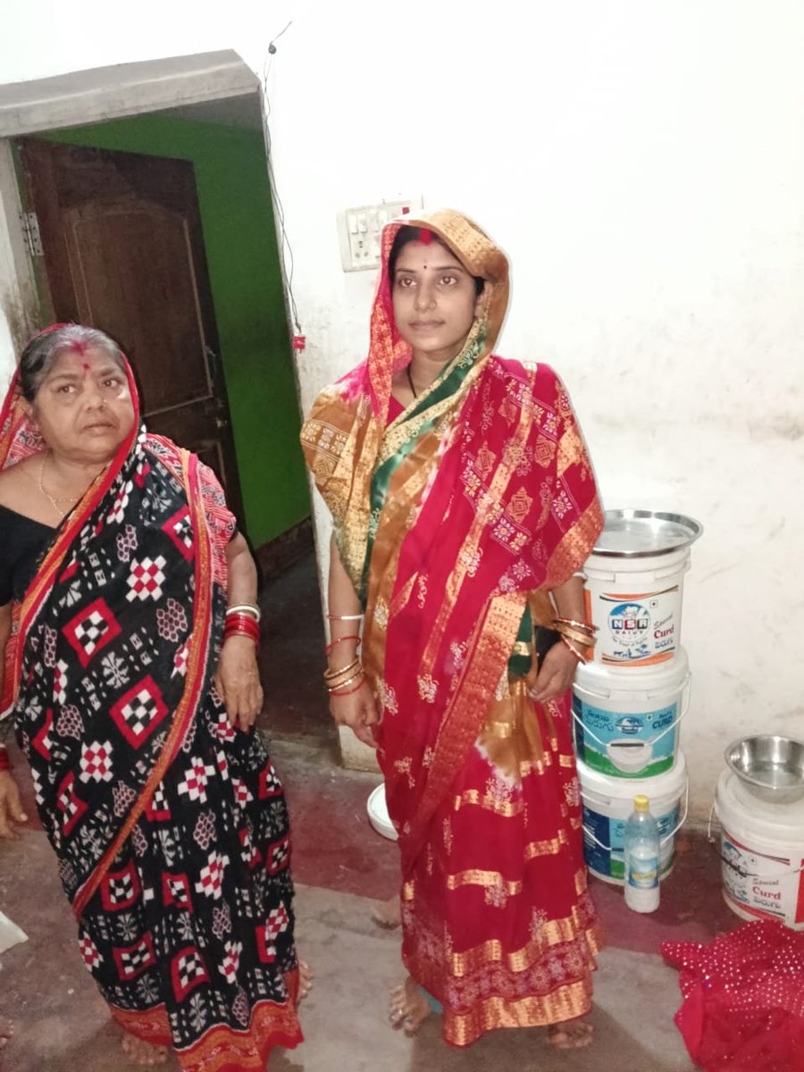 PRDeptOdisha's tweet photo. କୋଇଲେଖା ଗ୍ରାମର ଗର୍ଭବତୀ ମହିଳା ତୃପ୍ତିମୟୀ ନାୟକଙ୍କୁ ODRAF ଟିମ୍ ସଫଳତାର ସହ ଉଦ୍ଧାର କରି ଆରଡ଼ି PHCରେ ଭର୍ତ୍ତି କରାଇଛନ୍ତି। ବନ୍ୟା ପରିସ୍ଥିତିରେ ଉଦ୍ଧାର ଓ ଜରୁରୀକାଳୀନ ସ୍ୱାସ୍ଥ୍ୟସେବା ଯୋଗାଣ ପ୍ରତି ପ୍ରଶାସନର ପ୍ରତିବଦ୍ଧତାର ଏହା ଏକ ଉଦାହରଣ।
#Odisha #FloodResponse #ODRAF #RescueOperation #DisasterManagement
@CMO_Odisha @RabiNaikBJP @SRC_Odisha @rdmodisha @OdishaFS @DM_Bhadrak