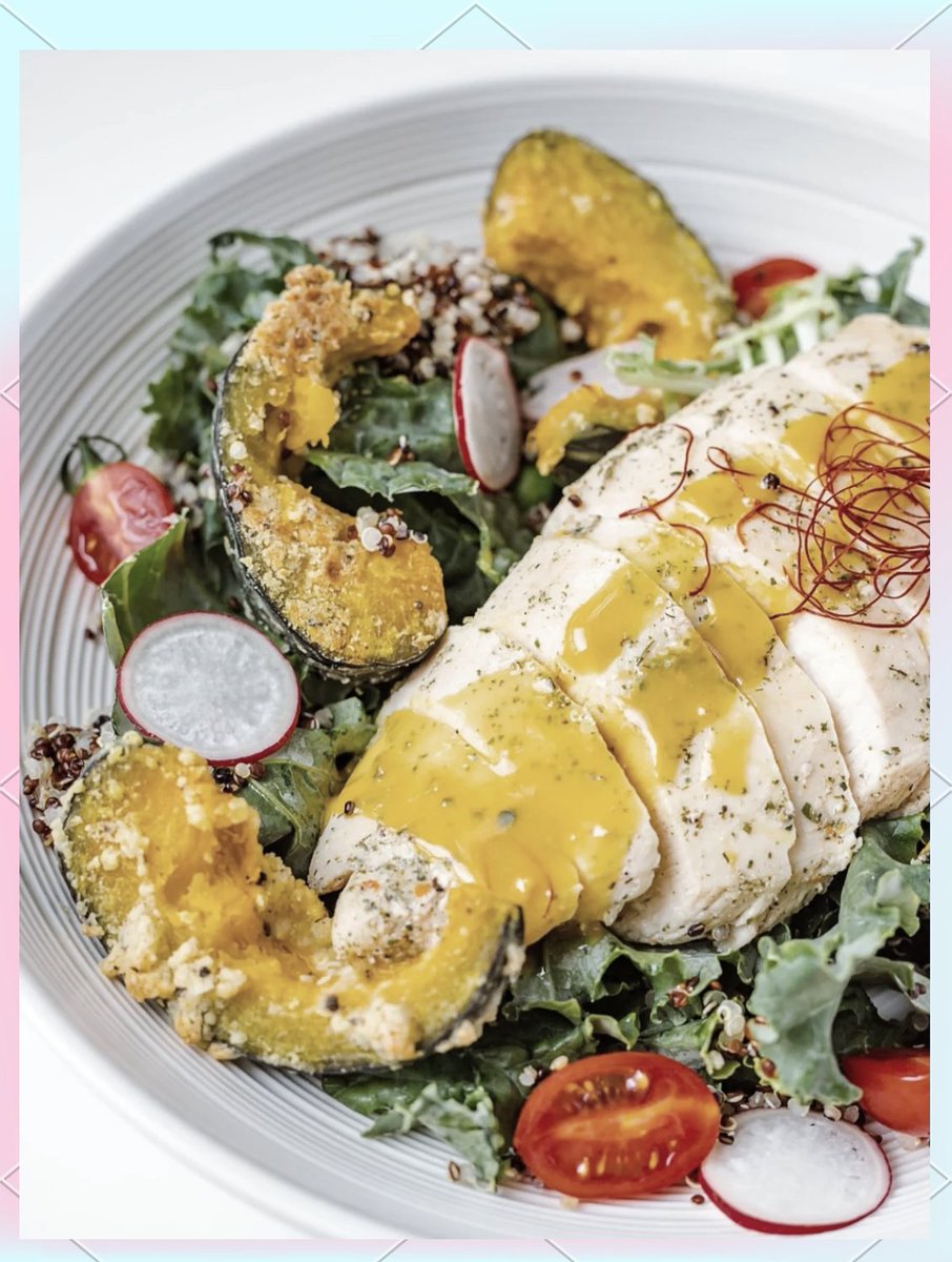 EbtorV's tweet photo. New 300-calorie lunch hack! Grilled chicken + quinoa + roasted cherry tomatoes, quick to make, keeps you full u0026 on track for your fat loss goal. #HealthyEating #FatLossMeal https://t.co/Pg90MpQF96