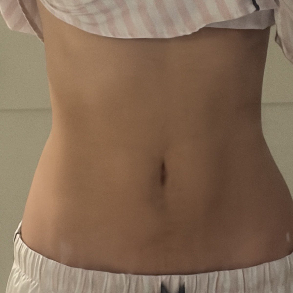 iluvvjiaa's tweet photo. my waist after my first 24 hr fast vs my waist after my second 74+ hours fast .. definitely gonna delete this soon loll https://t.co/YlNsAnXx3m