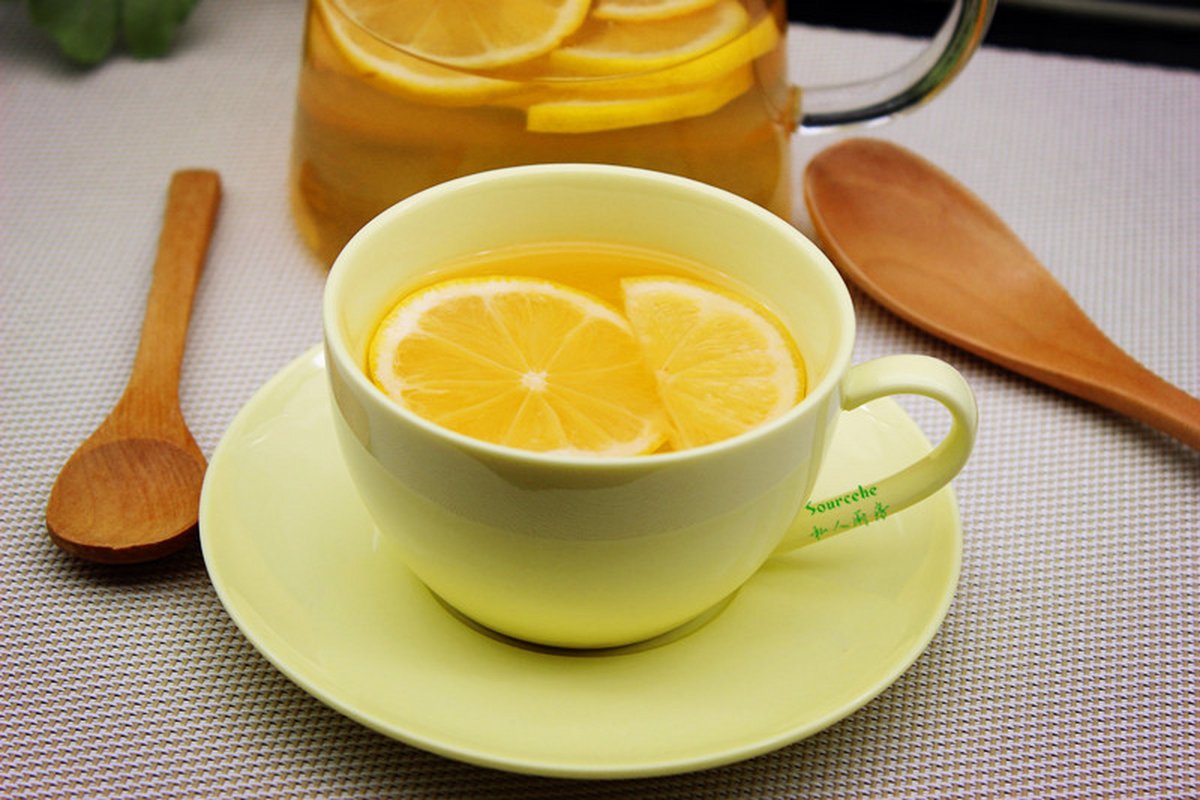 Danil_din's tweet photo. Iced lemon honey tea in 2 mins! Squeeze 2 lemons, add 1 tbsp honey u0026 iced water, stir u0026 enjoy—refreshing summer vibe , https://t.co/Ix3V6KsLur