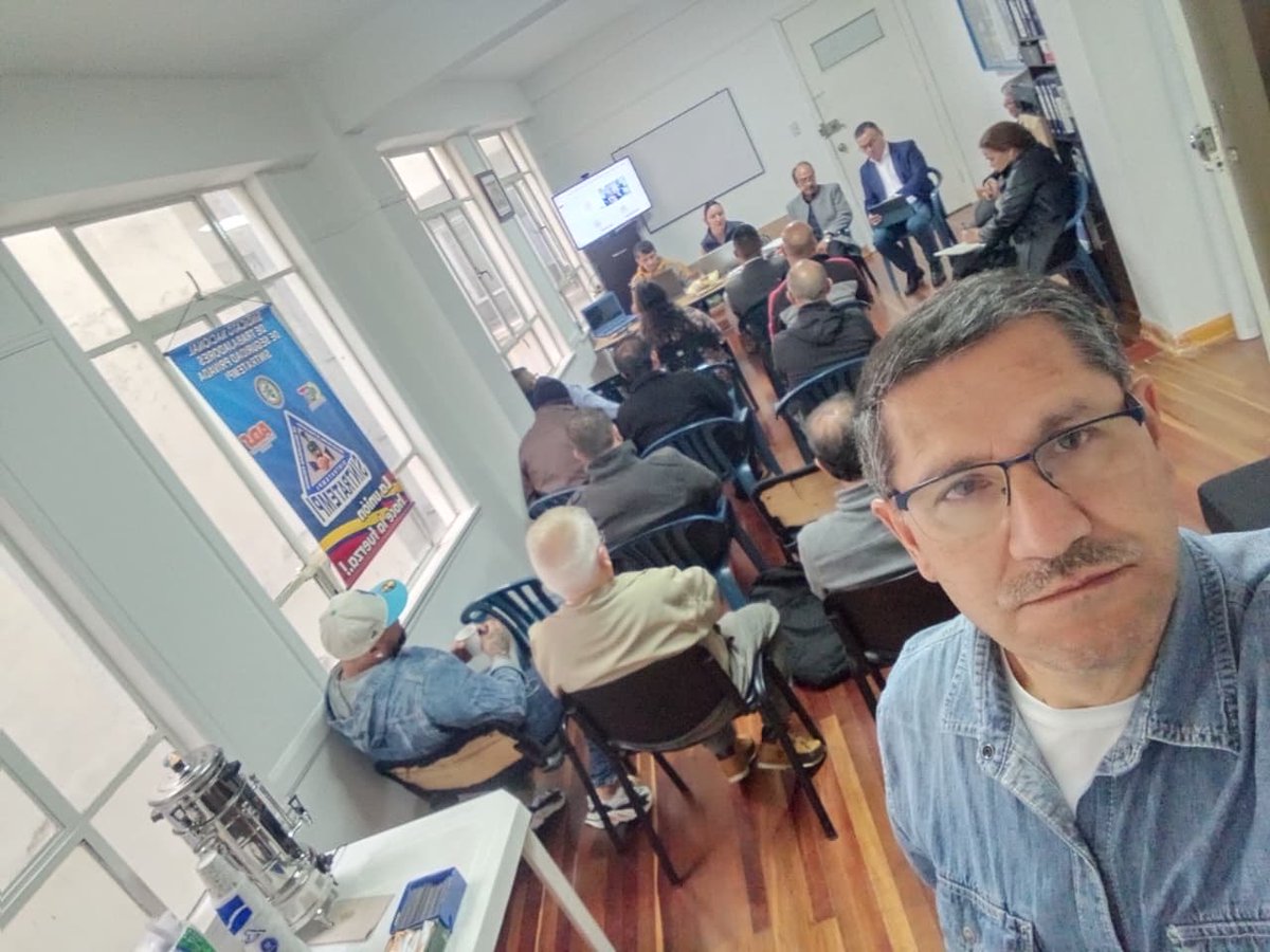 JorgeDiezCGT's tweet photo. Desde el comité ejecutivo Nacional de la CGT, acompañamos el comité ejecutivo de nuestra federación Bogotá Cundinamarca. 

Agradezco a nuestra Federación su compromiso y trabajo permanente por sus organizaciones afiliadas y el desarrollo y crecimiento de la CGT Colombia. 🇨🇴 @CGT_ADS