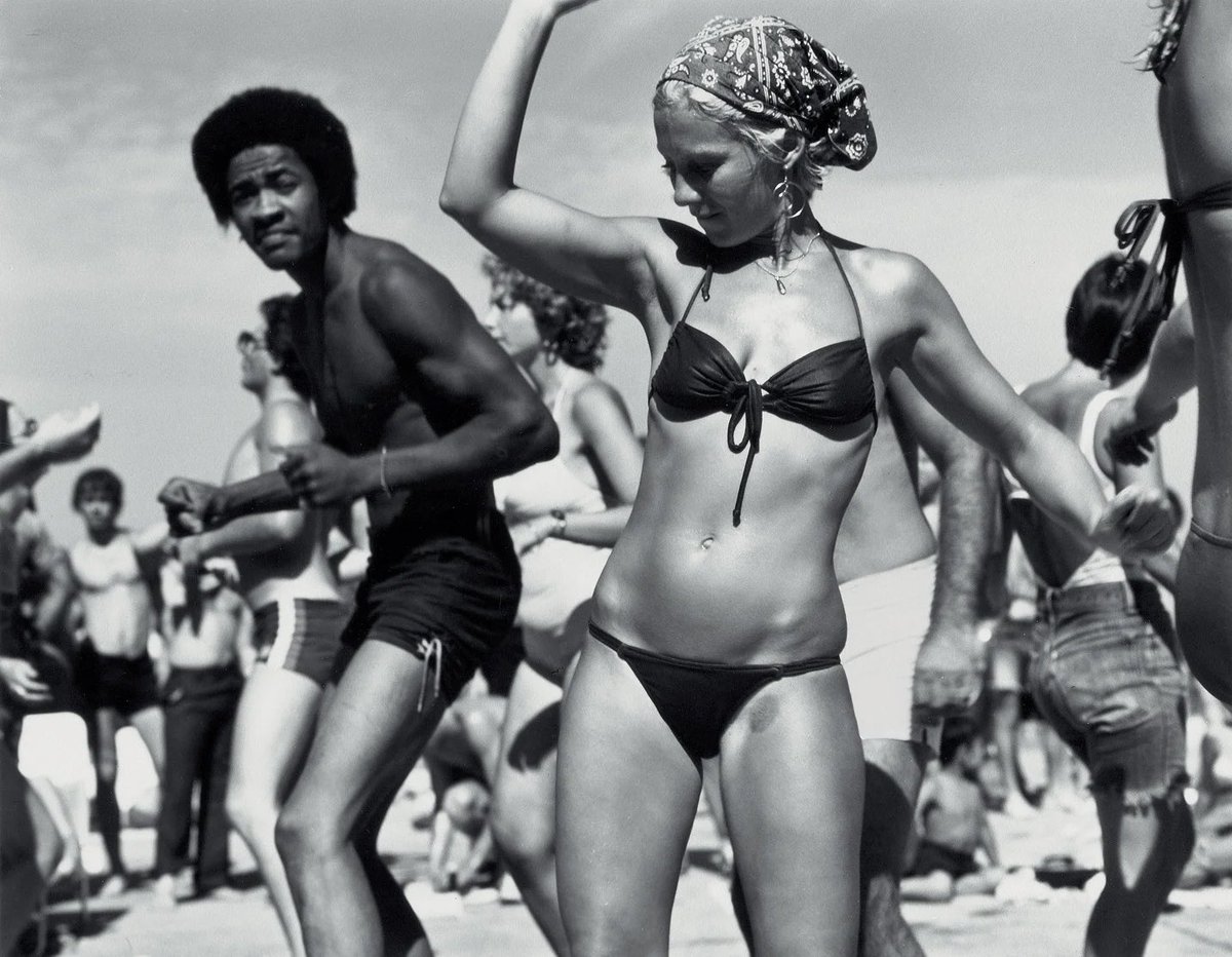 Dub__A's tweet photo. Photos by Barbara Crane of Chicago Beaches and Parks, 1972-1978 https://t.co/03fGp6p69j