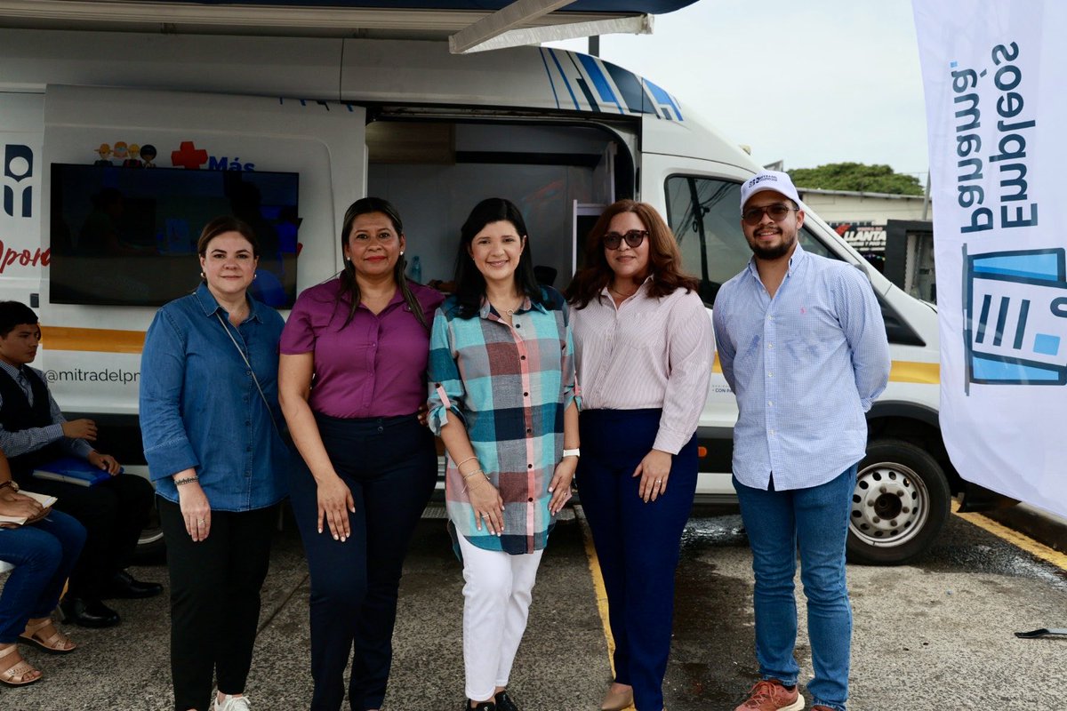 Jackyenpositivo's tweet photo. Presentamos en Veraguas Más Territorio, Más Empleo, un automóvil que recorrerá el país llevando nuestros servicios a quienes muchas veces tienen las oportunidades lejos.

En cada parada podremos orientar, conocer perfiles y crear conexiones con las necesidades laborales de cada zona.

Es parte de la visión del presidente @JoseRaulMulino de tener un gobierno presente, en la calle y respondiendo a su gente.

Veraguas fue la primera parada. Desde aquí, salimos a recorrer Panamá para acercar las oportunidades a cada rincón del país. 🚐🇵🇦

#EnPositivo #PanamaPaTi
