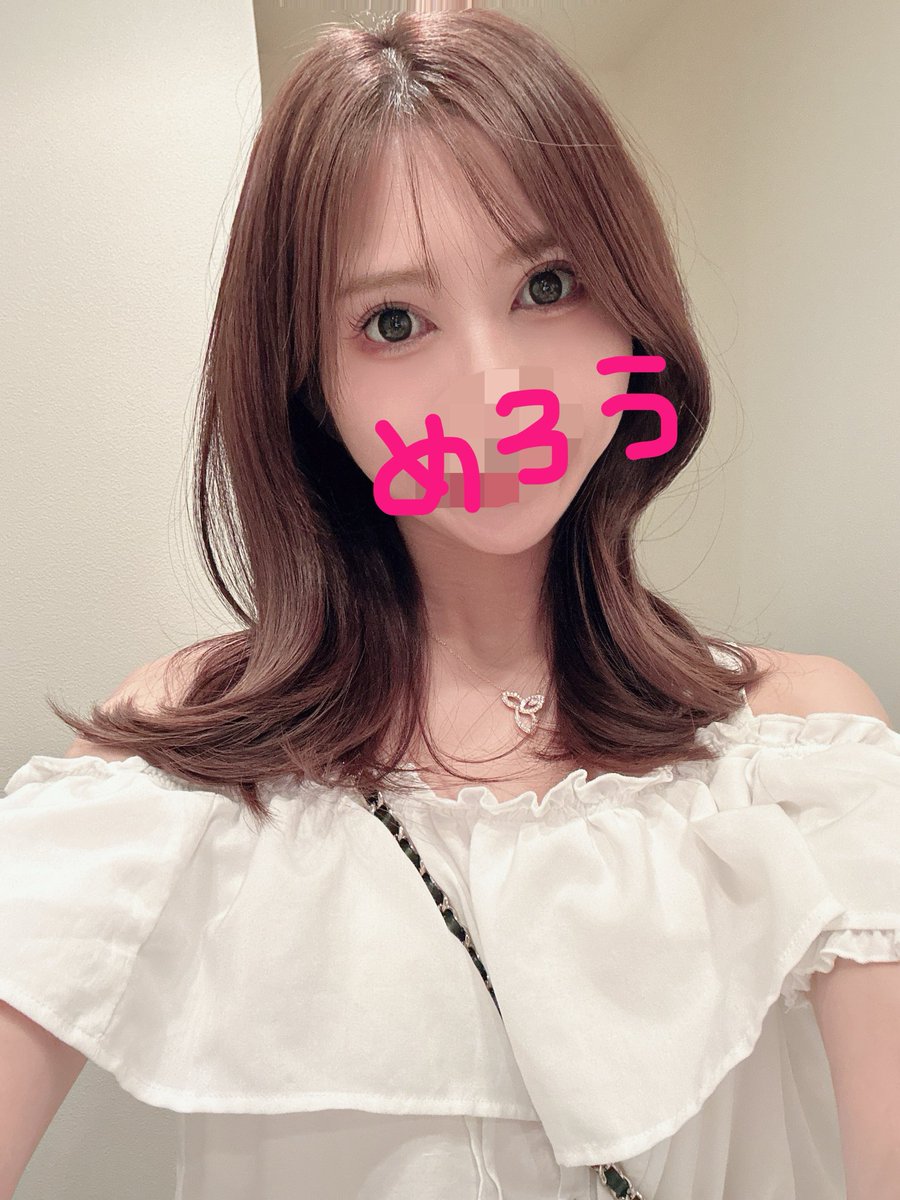 iiiaaa6's tweet photo. 10年に一度くる髪切りたい欲が、、20センチ以上切った…はやく伸ばさないと https://t.co/jMM3XV1gK1