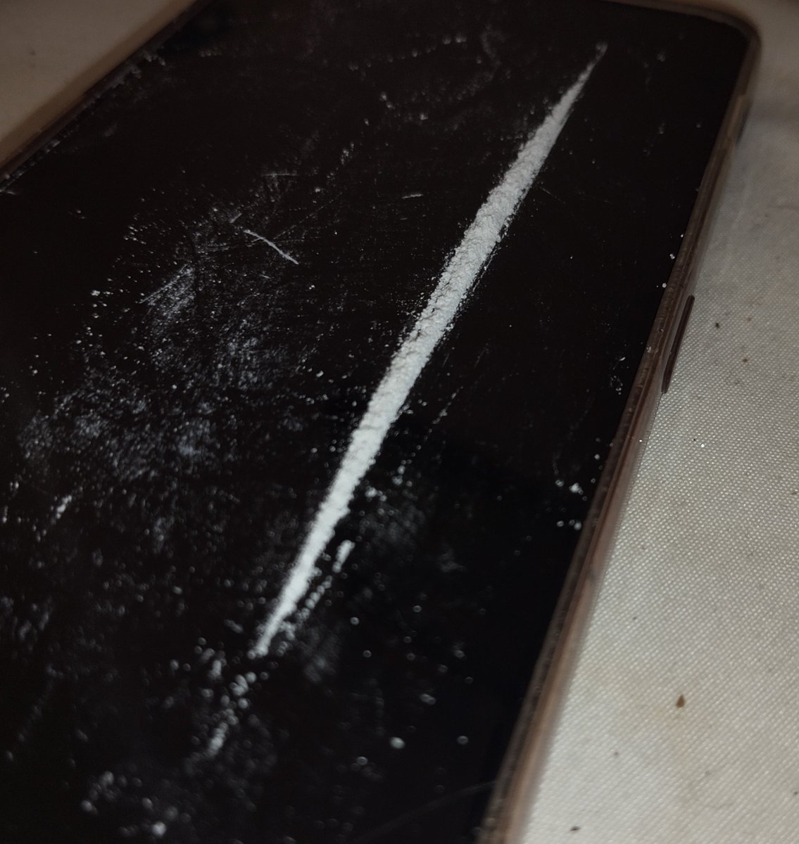 sp33dde3mon's tweet photo. Do you guys prefer a bunch of short lines or one loooong line? Personally i like the short ones better #drugtwt also, i finally got my camera to focus and not overexpose the pictures!! https://t.co/iM1CCqOovK