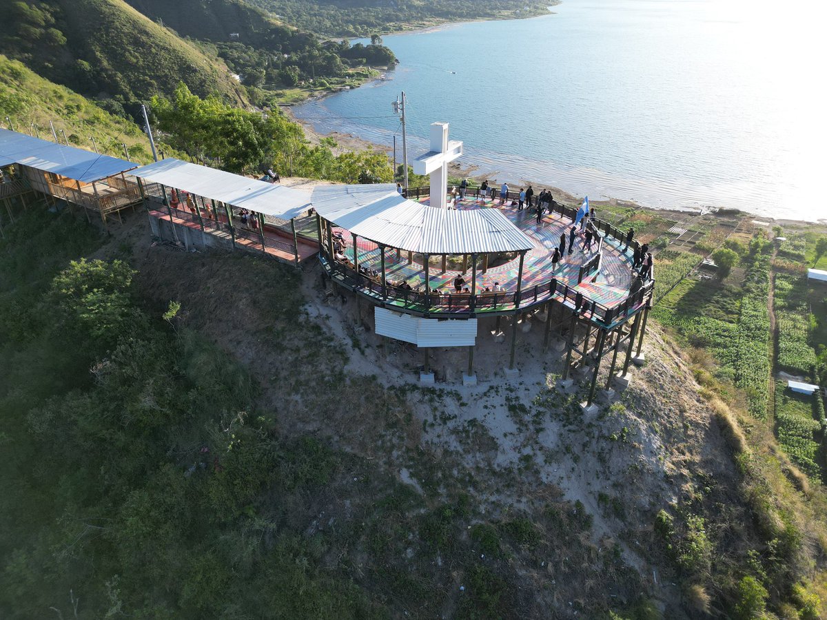hacktotopo's tweet photo. Mirador Kaqasiiwaan en San Juan La Laguna #Guatemala https://t.co/r26z0o70qQ