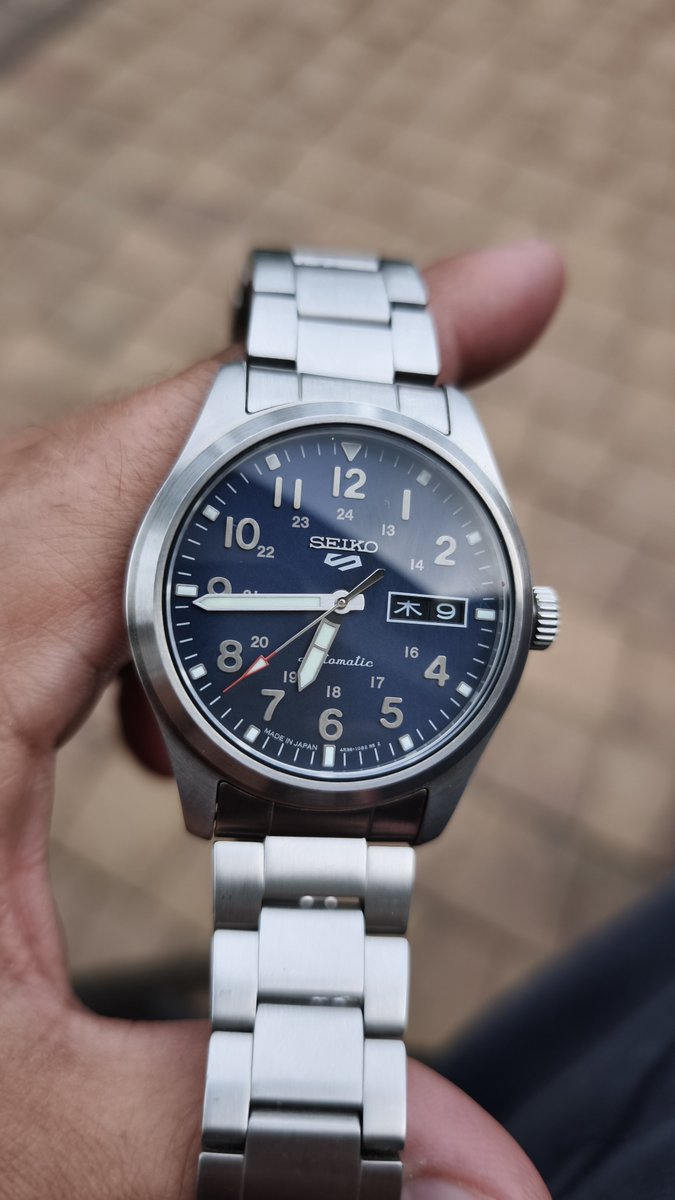 Sikorek2's tweet photo. @MrWhitie A tu ulubieniec. Koperta chyba wielkością coś jak w Alpinist. Na  Amazon JP wychaczony swego czasu za coś około 800-900 Zeta.
Z jp/ang datownikiem. https://t.co/yKY9CmoEG5
