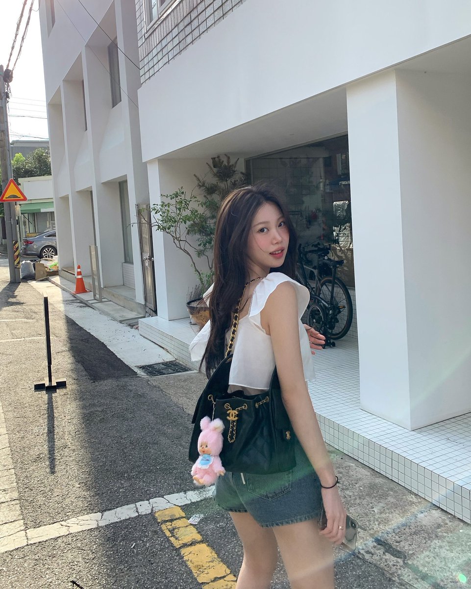 MuiHeiler's tweet photo. Wassup 🌍 Just dropping by to say: your journey matters—keep walking, keep growing. ☀️
eJbKTn https://t.co/I4313ogXp8
