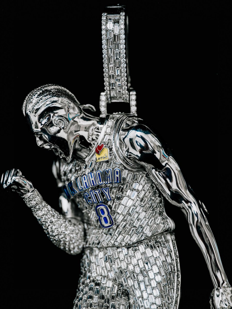 SoleRetriever's tweet photo. THE SHINING: Jalen Williams’ new chain goes crazy 💎 🔥 

📷 zofrost (IG) https://t.co/0UpCulxksC