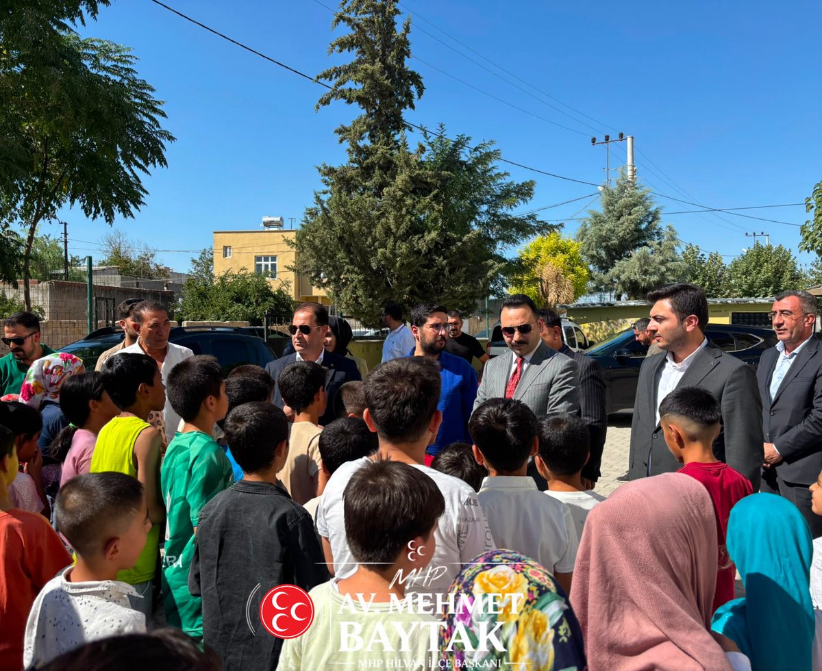 Hilvan_MHP's tweet photo. İlçe Başkanımız Sn. Av. Mehmet Baytak, Hilvan Kaymakamı Sn. Zafer Şahin ile birlikte Mustafa Kemal İlkokulu’nda düzenlenen dondurma dağıtım etkinliğine katıldı

Öğrencilerimizle bir araya gelerek onların mutluluğuna ortak olan Başkanımız çocuklarımıza dondurma ikramında bulundu. https://t.co/2Rw3gF2qww