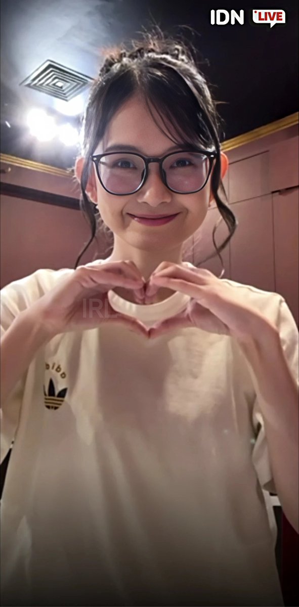 _irhul_'s tweet photo. Terima kasih buat livenya malam hari ini moms @C_IndahJKT48 🥰🤍🩷
hati-hati yaa dijalan pulangnya, semoga selamat sampai tujuan 🤲🏼
selamat beristirahat moms 🤍🩷 https://t.co/LAkDmL1IOz