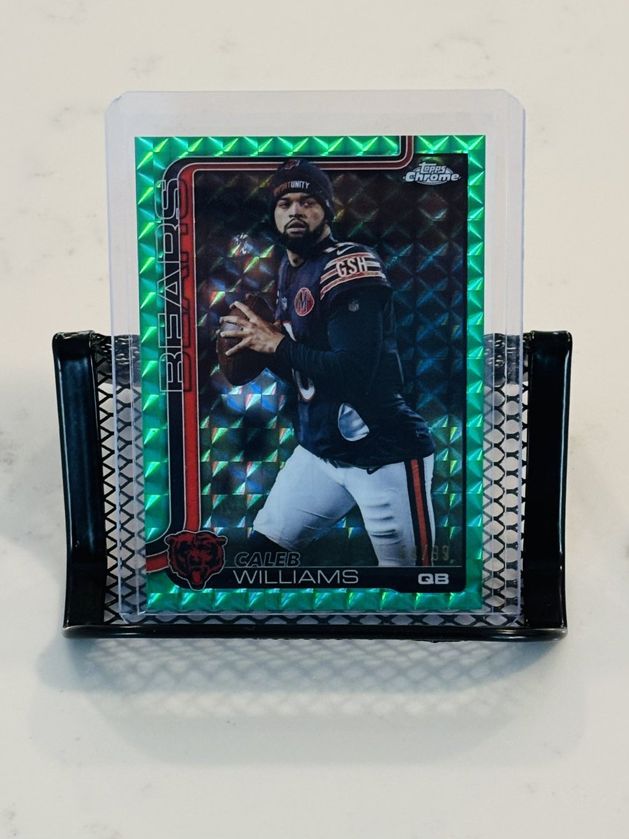 a_pep11's tweet photo. 2025 Topps Chrome Caleb Williams Image Variation Green Geometric /99 $150 shipped (last three comps attached) #PepSales https://t.co/hEv7s9QIyX