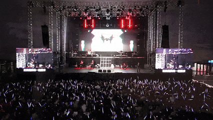 ScissorButt's tweet photo. Just caught the most magical indie band live at the downtown venue—their new track gave me chills and the whole crowd was singing along nonstop! Don’t miss their upcoming shows this month!， https://t.co/tXgOd7x7hV