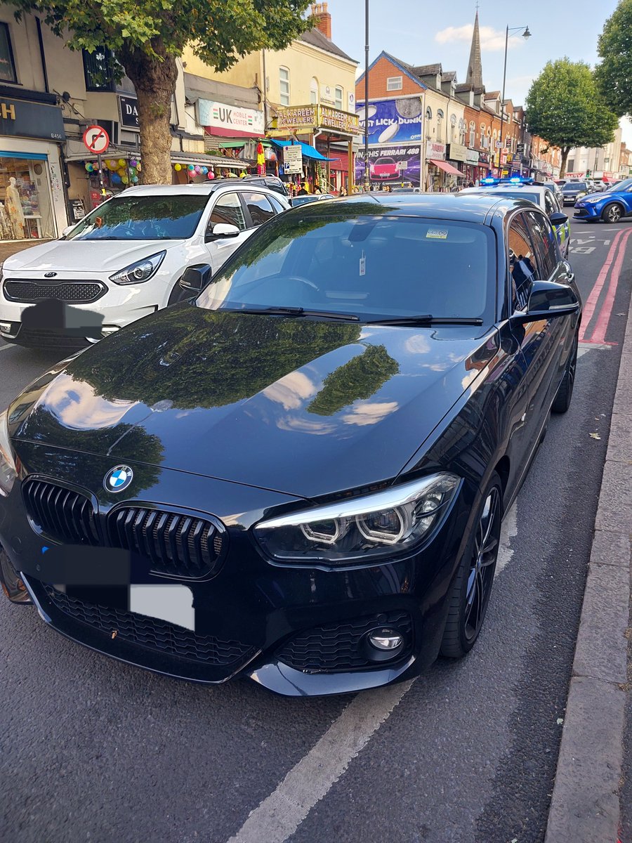 SpringfieldWMP's tweet photo. #Sparkhill - Vehicles being left on zigzag markings  and on traffic light crossings is not acceptable🚫. All vehicles will be reported following enforcement. #Parking #Enforcement https://t.co/raT0NTqCHP