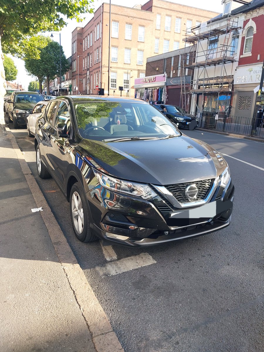 SpringfieldWMP's tweet photo. #Sparkhill - Vehicles being left on zigzag markings  and on traffic light crossings is not acceptable🚫. All vehicles will be reported following enforcement. #Parking #Enforcement https://t.co/raT0NTqCHP