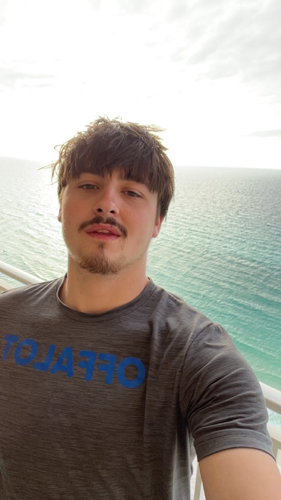 BlicDemon04's tweet photo. Only real ones are leaving a like on this post. Are you one of them? 👀❤️ 

Bet this post can’t hit 1,000 likes. Prove me wrong. 😏 https://t.co/lTxQyjgNqt