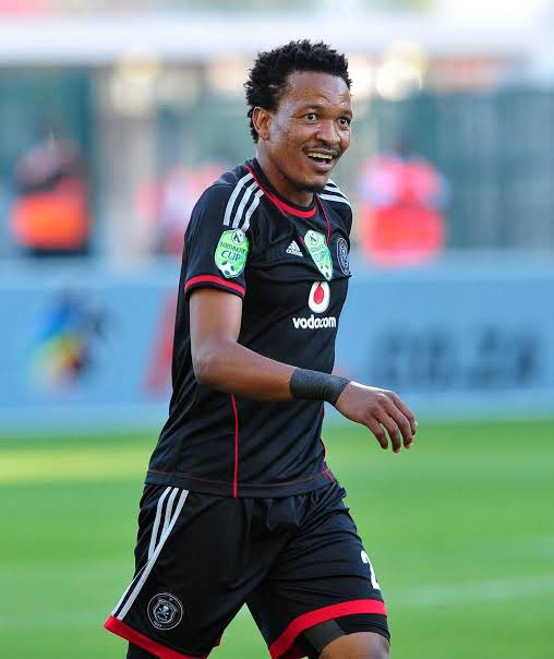 Auntydiski's tweet photo. My eyes couldn’t even keep up with his pace on the field 🤣🤣🤣🤣🤣 This train used to Vaya Banna jeer 🔥🔥🔥🔥🔥🔥🔥 https://t.co/aHUhtJpLXo
