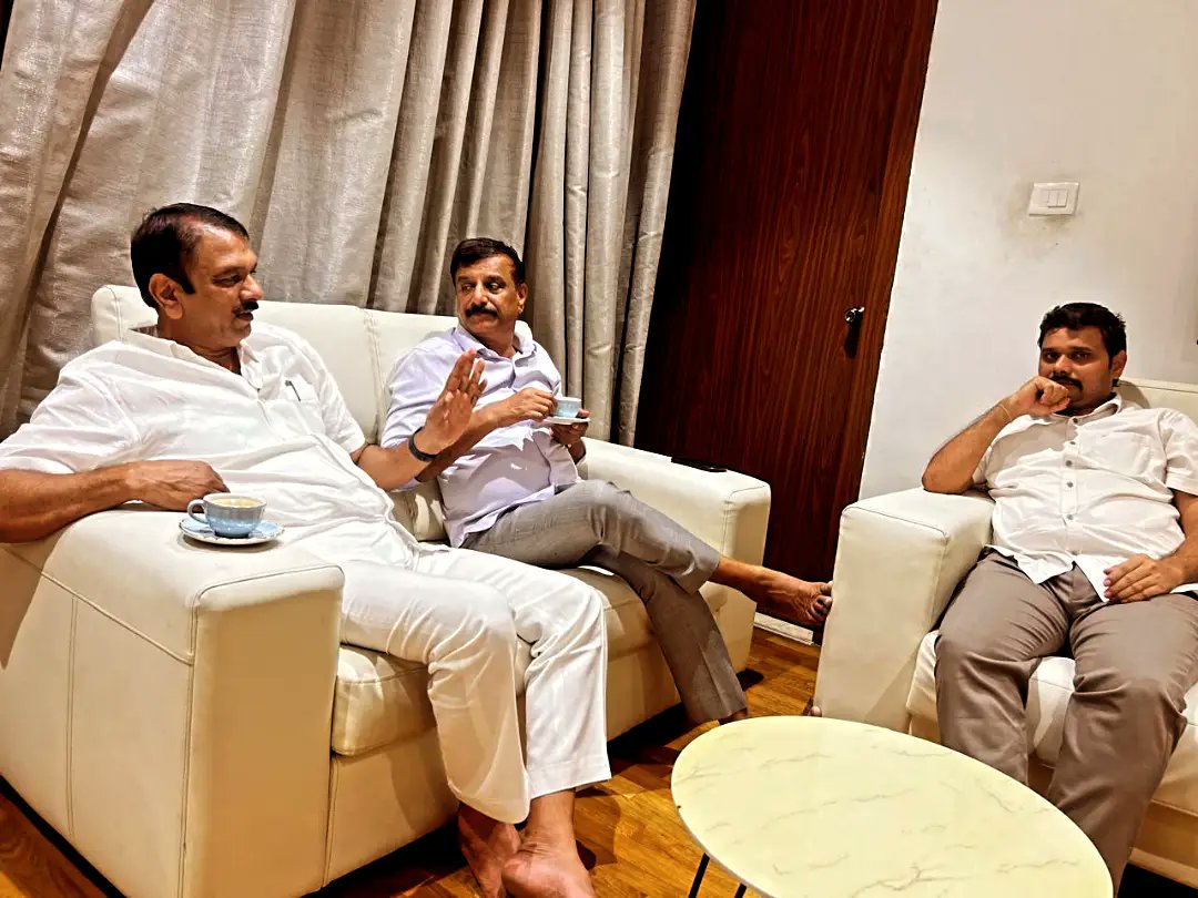 chanakyast51943's tweet photo. A Productive Meeting with 
Hon’ble LB Nagar MLA Sudheer Reddy &amp;
Dubbaka MLA Kotha Prabhakar Reddy

A productive interaction with the Hon’ble MLAs, discussing key political strategies, ground-level insights and the way forward.

Chanakya Strategies https://t.co/GwuV0TxAqB