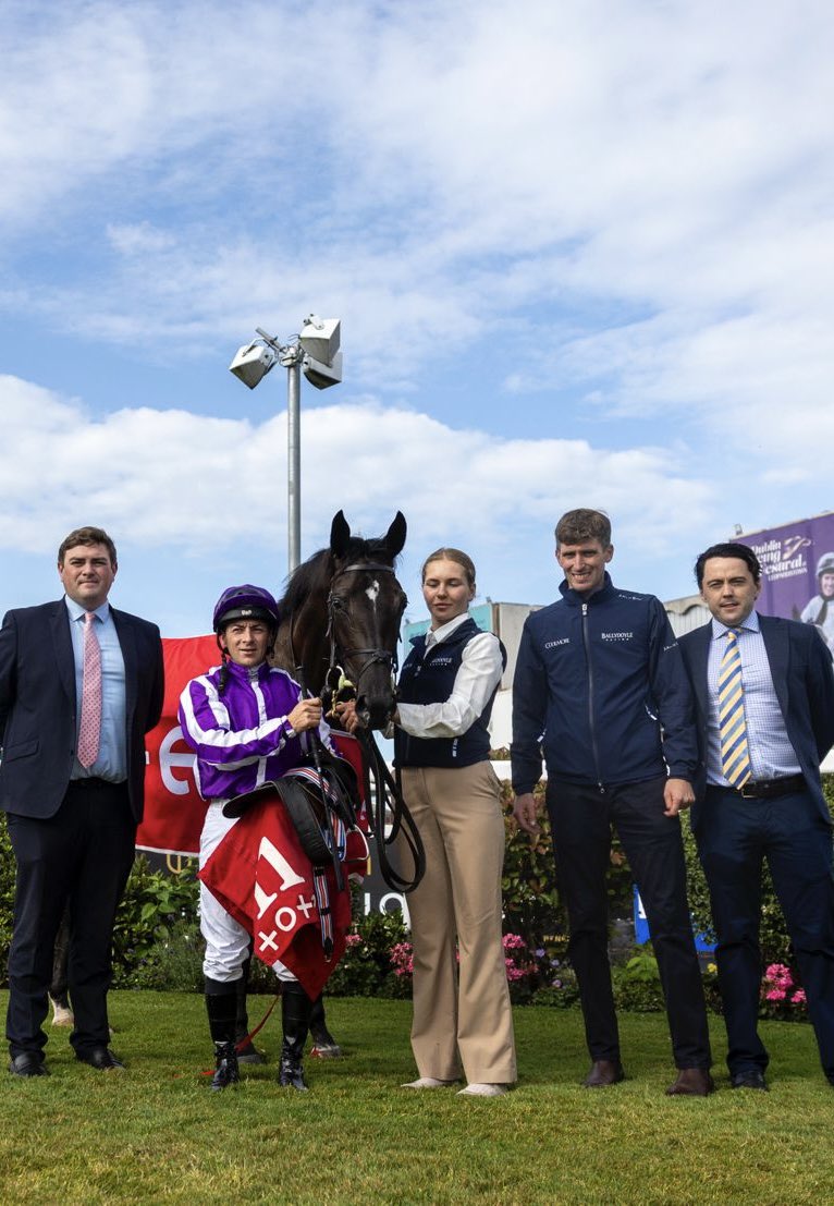 LeopardstownRC's tweet photo. Third time out and following in her mother’s footsteps!💜🏇

So Lovely wins the Tote Guarantee, Never Beaten By SP Irish EBF Fillies Maiden for Aidan O’Brien, under Wayne Lordan.

That’s three starts and she got her maiden win at Leopardstown,  just like her dam before her. ✨ https://t.co/2zrXC7pkjH