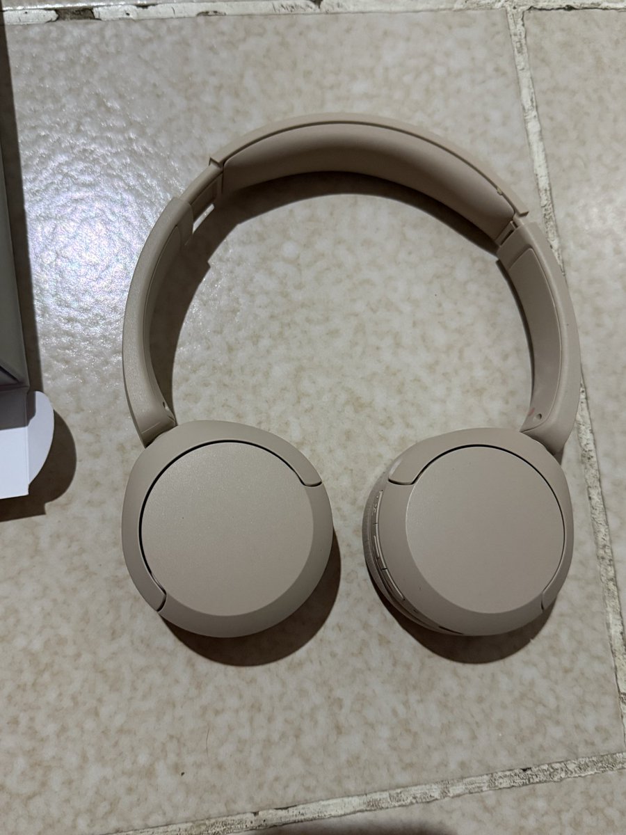 hazelgreysk's tweet photo. Wts preloved Sony Wh-Ch520 On-Ear Wireless Headphones / Ch520 / Ch-520

Very good condi
Bisa oren/ijo
Beli 25 feb 2026 di lazada
455k nett https://t.co/vbdsnjbLpr