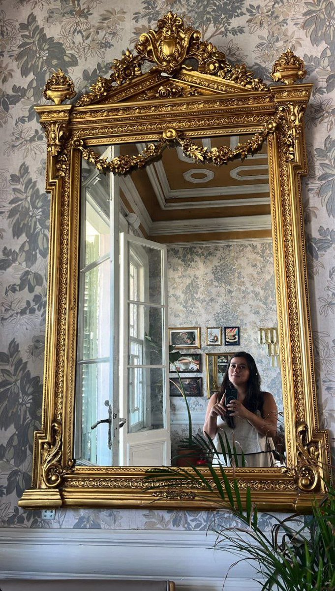 vesss444's tweet photo. since we’re going back to the island, let’s bring back cey’s iconic looks and her sassy attitude too #yeraltı https://t.co/fsvOEmf6E0
