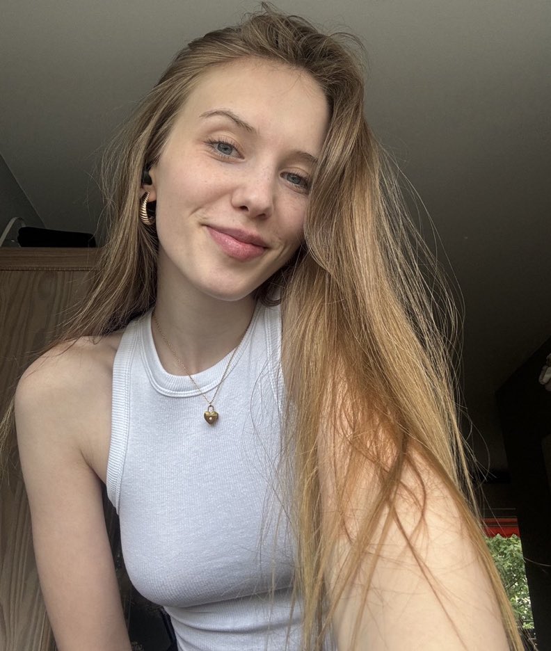 LisaGottin2's tweet photo. Ich lächle – und dein Verstand schaltet ab. Nur dein Zahlungswille bleibt!
https://t.co/5AXPvRNO9O https://t.co/9z8xMUtXV5