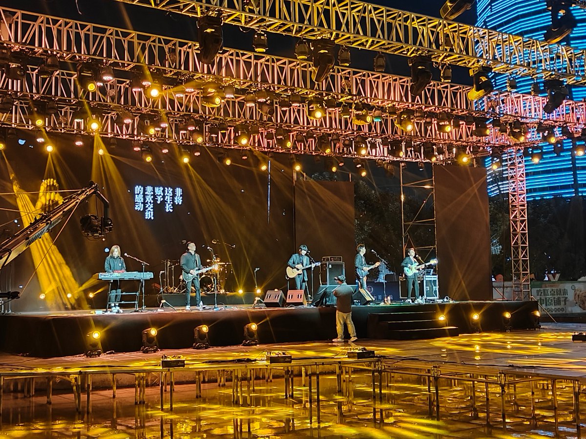 alfazmi's tweet photo. Just witnessed an absolutely mind-blowing live indie band set at the downtown venue—they hit every note perfectly, the crowd energy was insane, and I’m still buzzing! Don’t miss their next show! https://t.co/QBqGKhBvvX