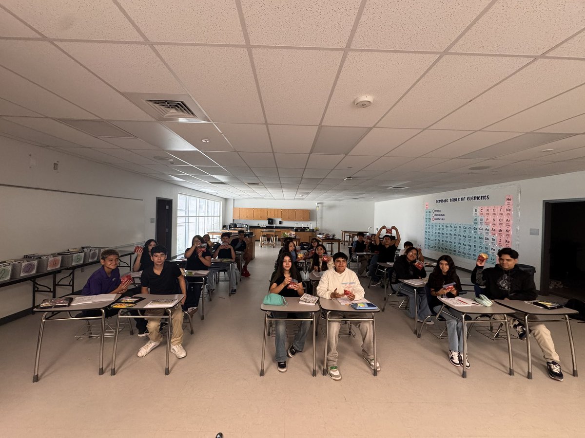 TheRaven_ELMS's tweet photo. 🔬🧪 Raven Scientists explored homogeneous and heterogeneous mixtures! The lab was full of curiosity, teamwork, and discovery. Best of all, the kids loved it! @Eastlake_Middle 💜#RavenPride #ReflectRefineReimagine #STEMLearning https://t.co/V7q7trdcTm
