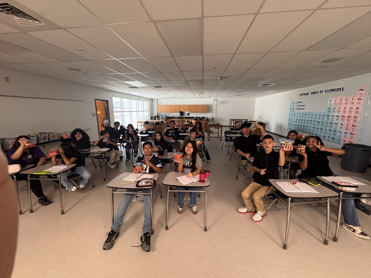 TheRaven_ELMS's tweet photo. 🔬🧪 Raven Scientists explored homogeneous and heterogeneous mixtures! The lab was full of curiosity, teamwork, and discovery. Best of all, the kids loved it! @Eastlake_Middle 💜#RavenPride #ReflectRefineReimagine #STEMLearning https://t.co/V7q7trdcTm