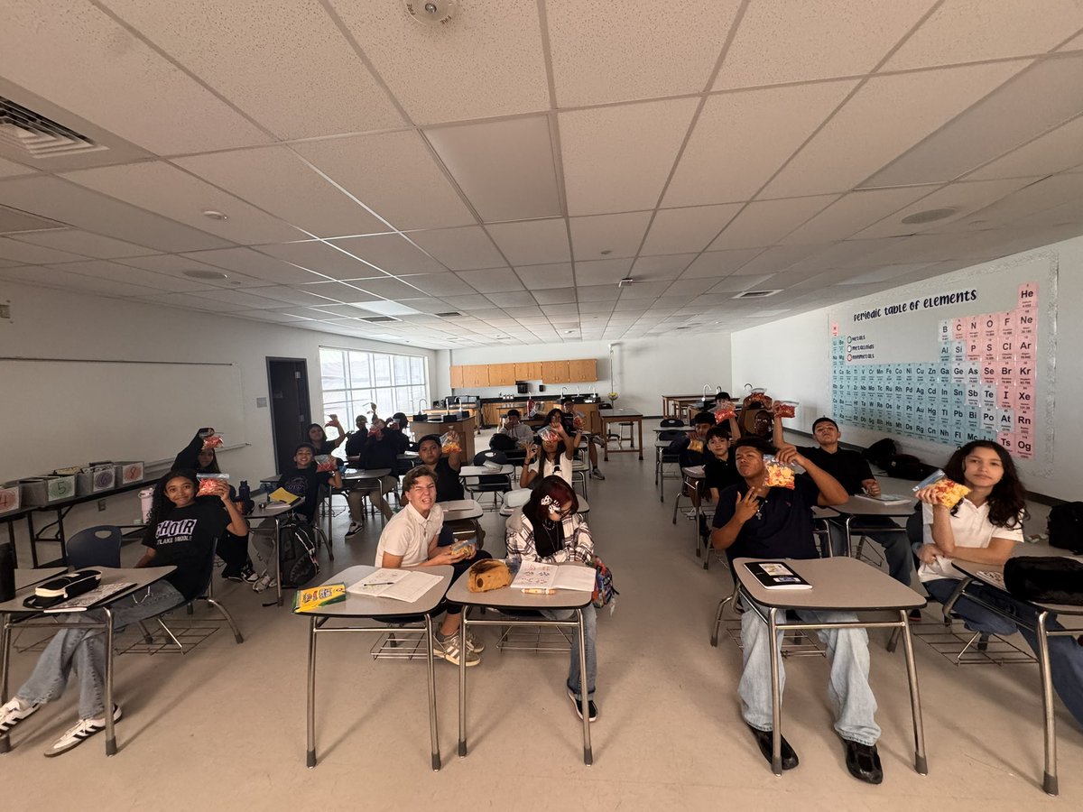 TheRaven_ELMS's tweet photo. 🔬🧪 Raven Scientists explored homogeneous and heterogeneous mixtures! The lab was full of curiosity, teamwork, and discovery. Best of all, the kids loved it! @Eastlake_Middle 💜#RavenPride #ReflectRefineReimagine #STEMLearning https://t.co/V7q7trdcTm