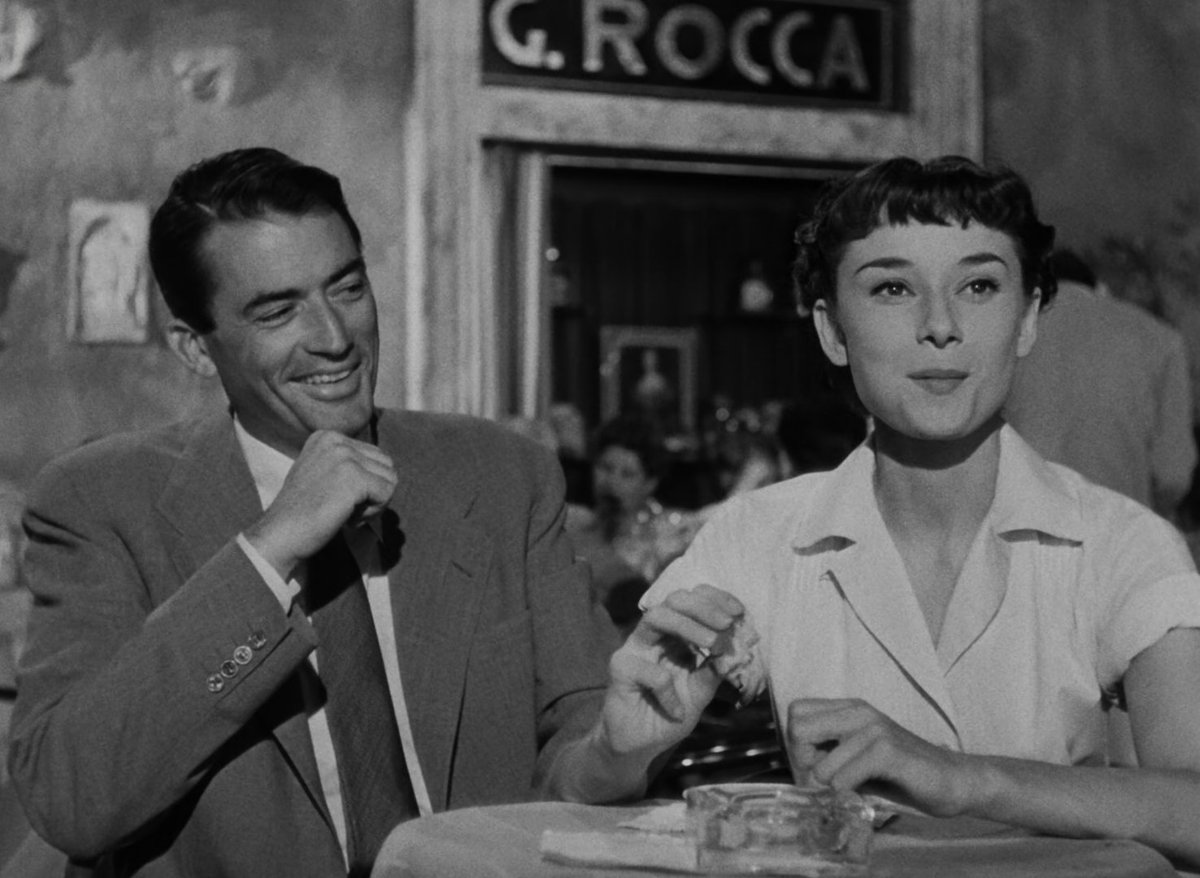 Albert_ATM's tweet photo. 15º. Vacaciones en Roma (1953): Una de las películas más bonitas que he visto nunca. Audrey Hepburn es absolutamente impresionante y, junto a Gregory Peck, hacen de esta película una obra inolvidable. Qué maravilla. https://t.co/EJ091dzmAB