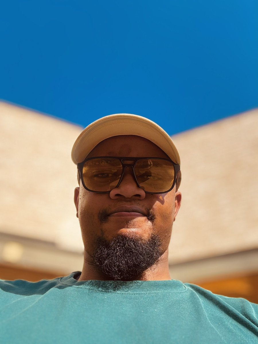 ed_wainaina's tweet photo. Hi, my name is Ed, and you’ve doom scrolled your way to my art. Enjoy ! https://t.co/BRsu5pBMTh