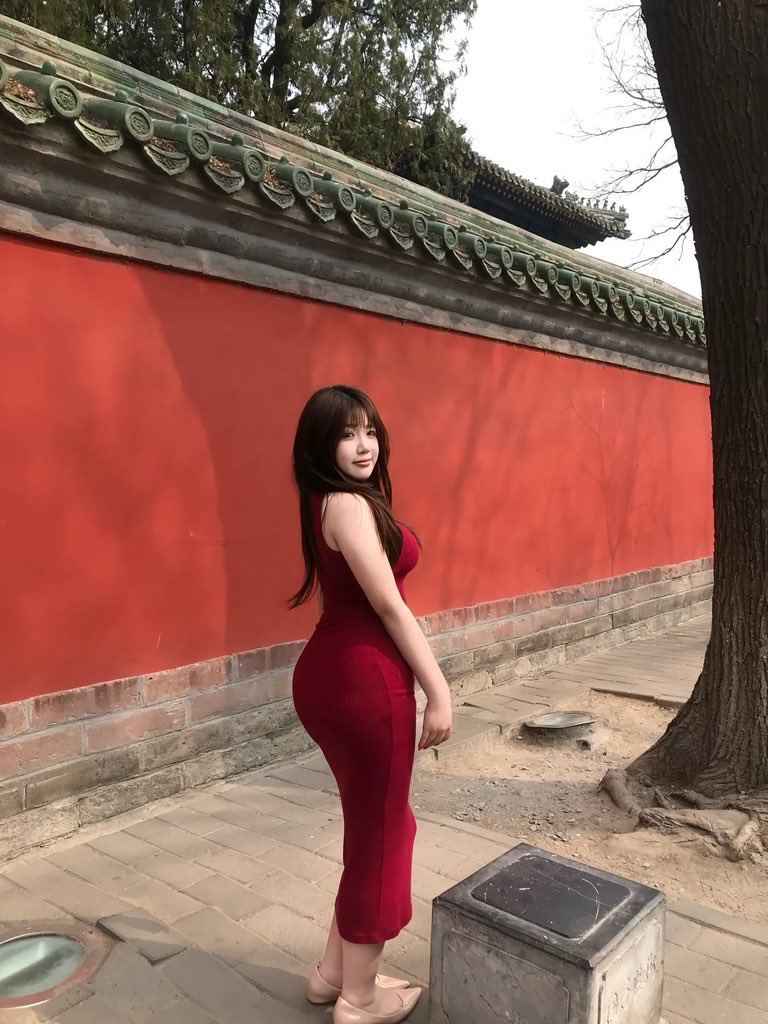 brack101031's tweet photo. 喜欢这种肥臀大屁股吗，拍个照一直被路人盯着看 #bbw #肥臀 #翘臀 #臀控 #街拍 #大屁股 https://t.co/wp6oE7XlXV