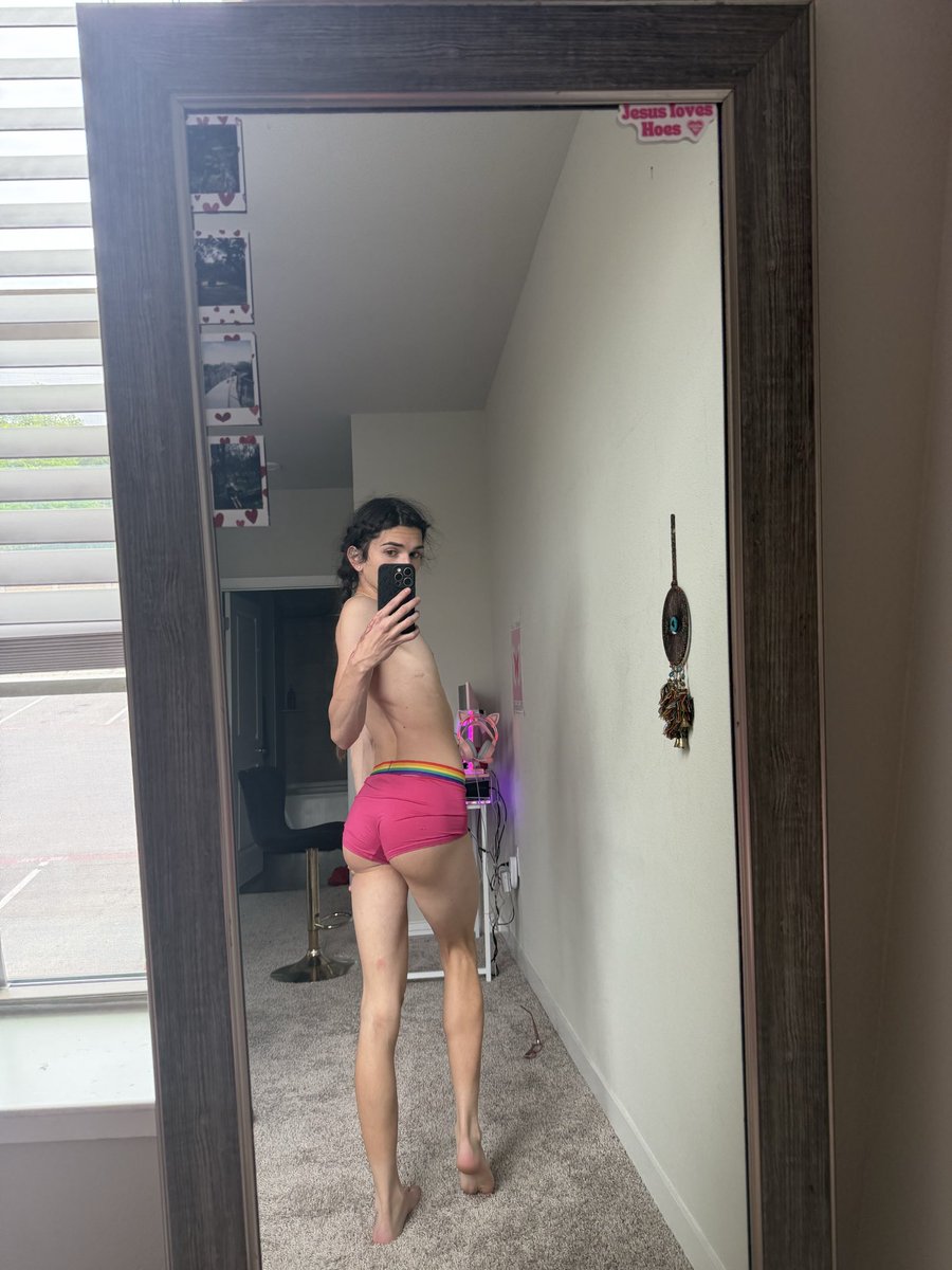 urfavcos's tweet photo. Im single btw https://t.co/G4Bvz4JTEW
