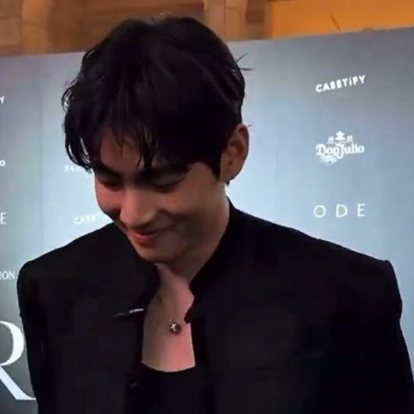 thvgaggedme's tweet photo. love his shy little smile and those bread cheeks. https://t.co/mhl0ZCJ1Kn