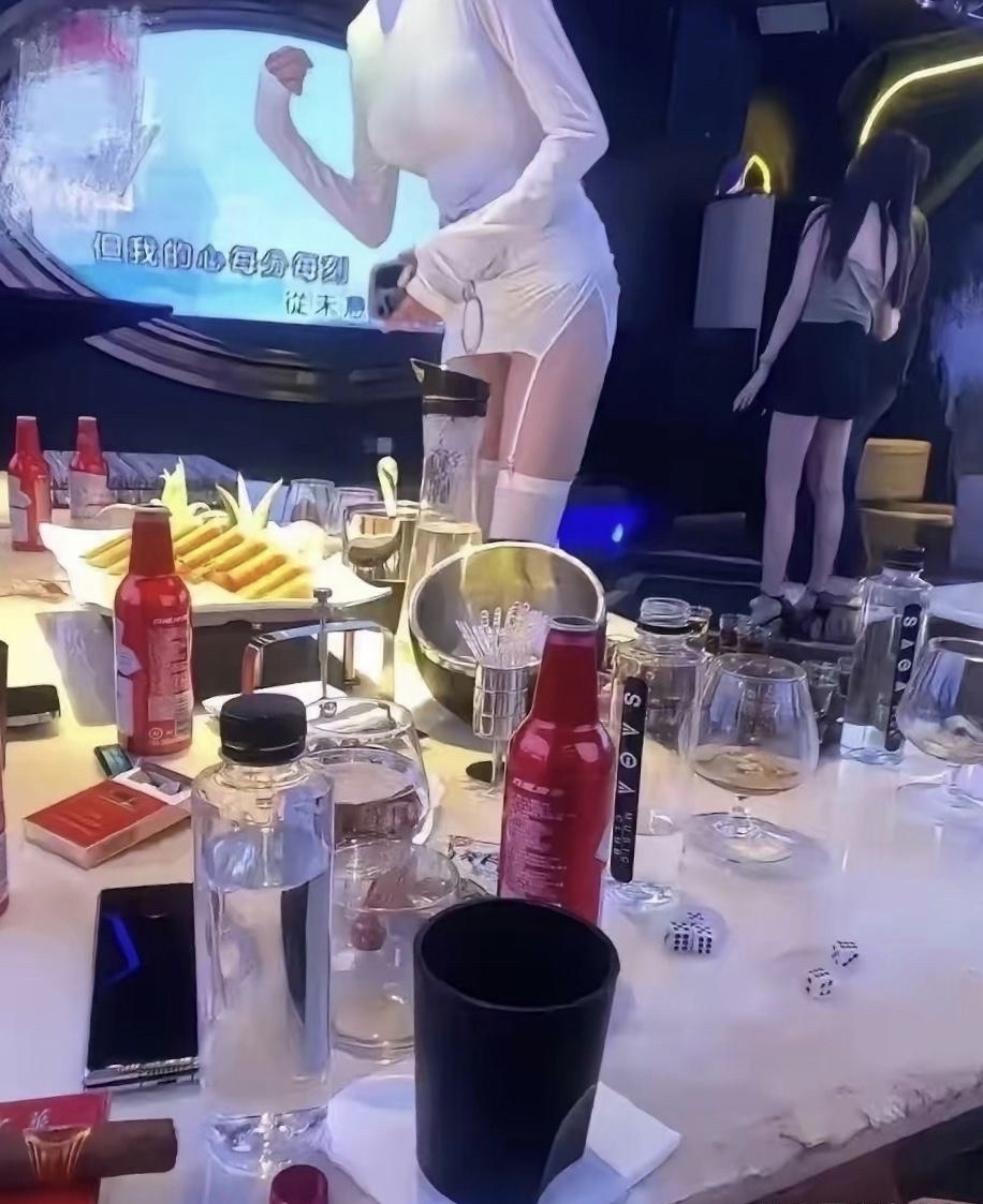 Jck0528yahooco1's tweet photo. Just hit our KTV and unleash your inner superstar! The mics are hot, the playlist’s on point—sing like no one’s judging tonight! https://t.co/3o1TS681Zz