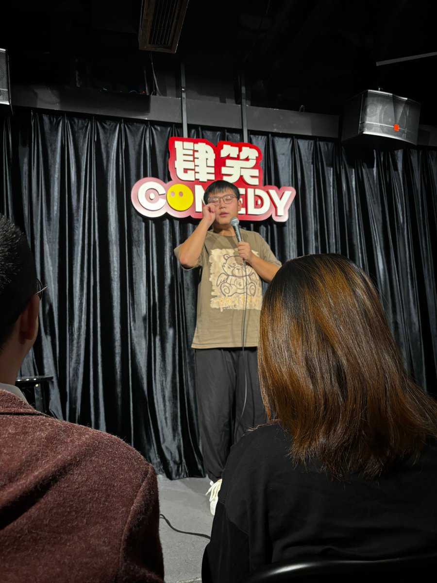 Suzyg5624's tweet photo. Just bombed my first English stand-up set in NYC! The crowd laughed so hard at my accent they didn’t notice I forgot the joke—win ， https://t.co/NUnXbU8RG1