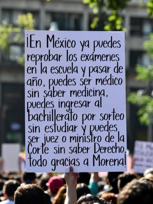 2001osado09's tweet photo. La gran transformación 4T de @lopezobrador_ México gobernado por asnos de dos patas, y quieren vernos pastando y cargando en nuestros lomos leña para el fogón del Amo de Macuspana y su comendadora son los únicos que el dinero les llueve del cielo. https://t.co/MxSf7ZrSeJ