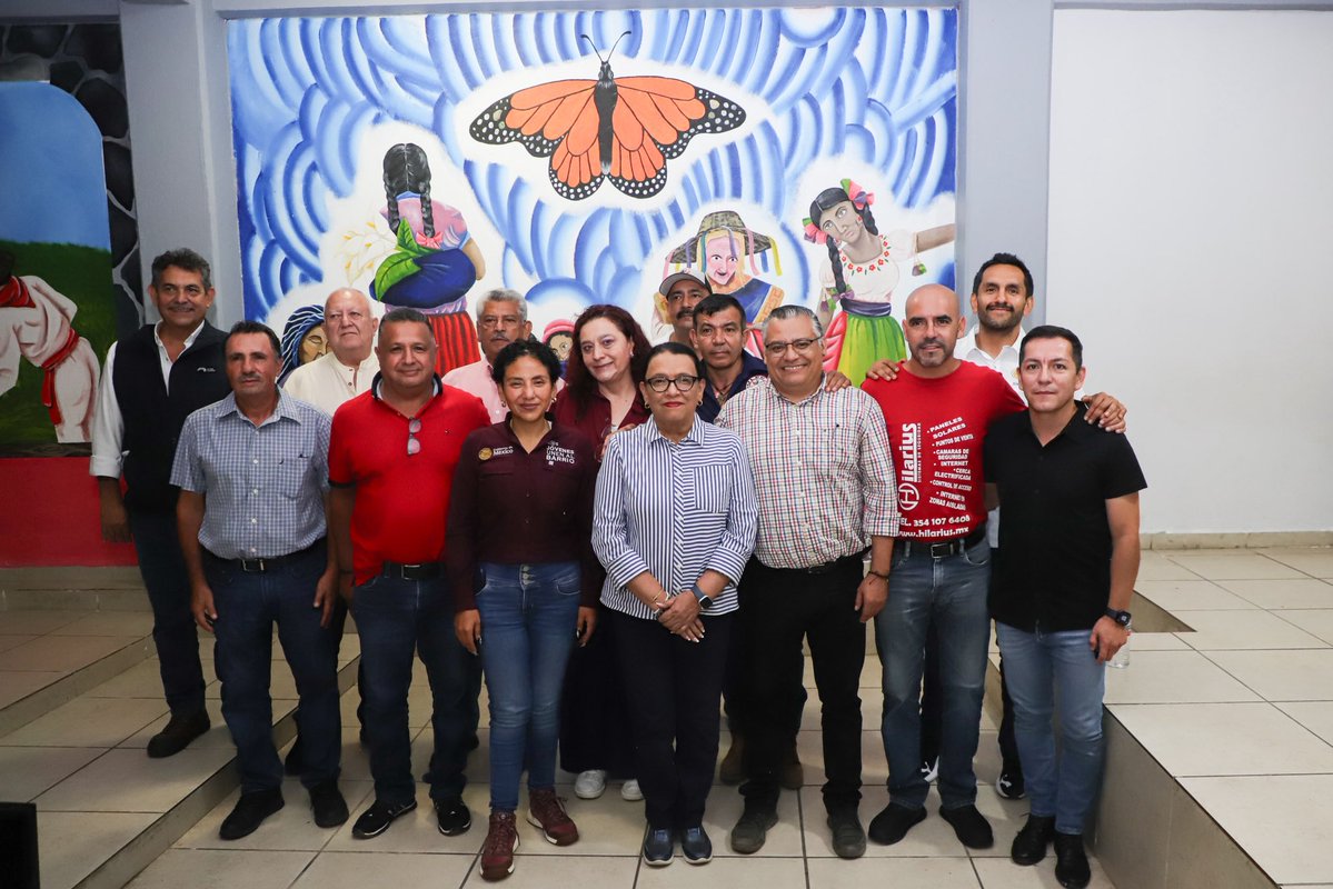 rosaicela_'s tweet photo. En el municipio de Tocumbo, #Michoacán, tuvimos un encuentro con productores de frutos rojos, presidentes ejidales, líderes cañeros e integrantes del ingenio azucarero Santa Clara como parte de la visita que nos fue instruida por la Presidenta @Claudiashein a la entidad. 🇲🇽 @RocioBarcenaM @martha_lop @Bety_Olivares