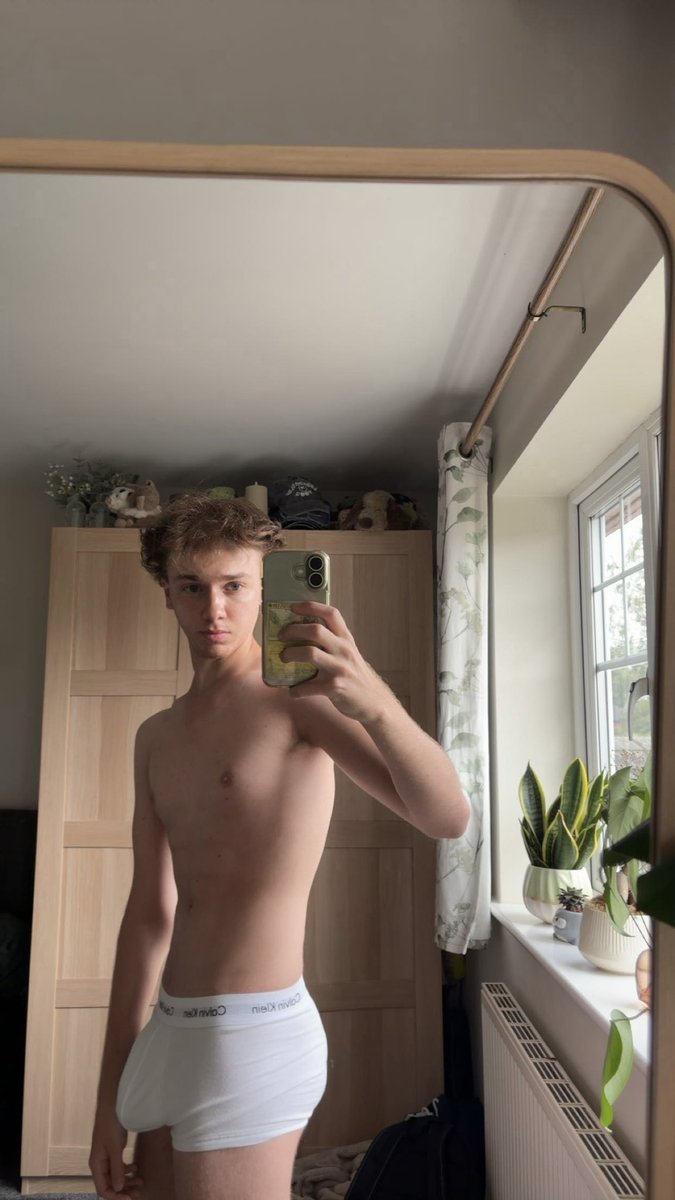 danholl0's tweet photo. Number 1 Calvin klein enjoyer https://t.co/MWNf7sN3sF