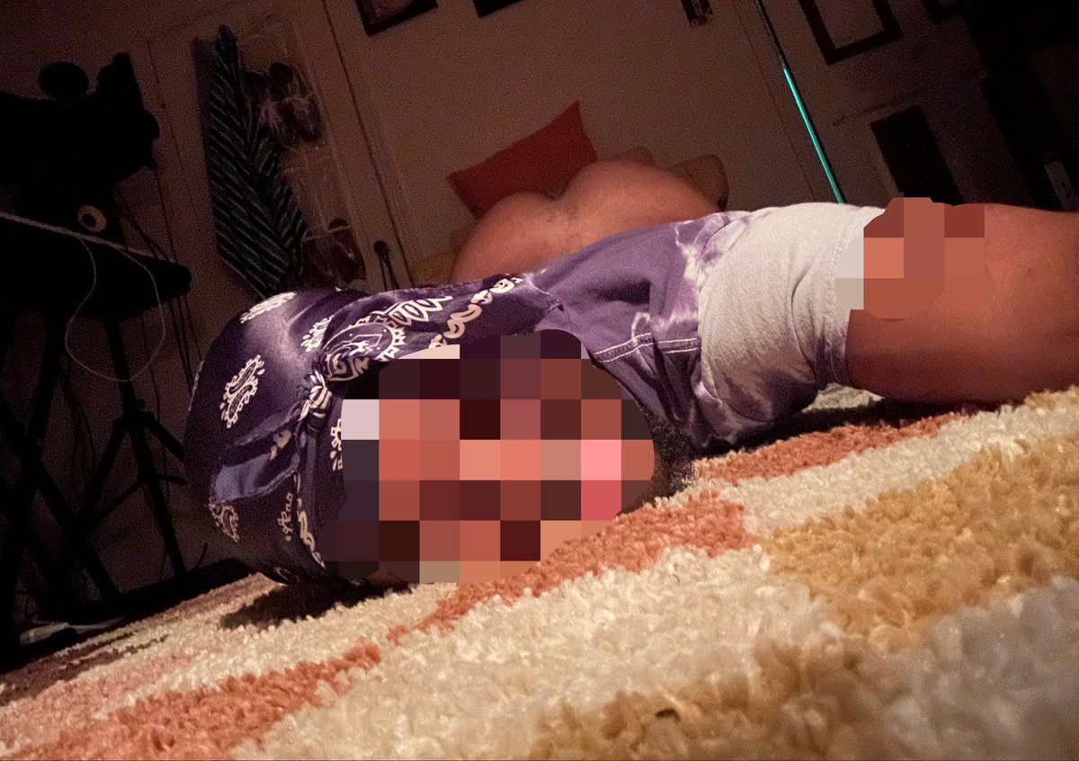 suffh0ecate's tweet photo. POV: you open your messages and see me at home waiting for you like this. 
wyd after?👀
#nsfwtwtًً #gay #mlm #dtx #dallas https://t.co/6hFu72UQVI