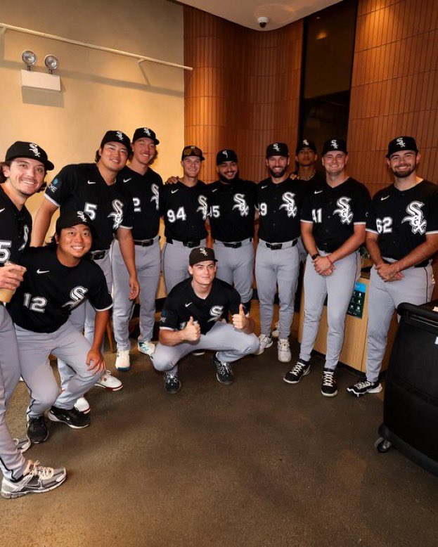 munelover's tweet photo. i know  that i’m late to this, butttttt the fact that they even got kenzo to be part of the roster for one day it’s hilarious ahahaha 💗🥹!
#村上宗隆
#whitesox https://t.co/J63CSeQRGt