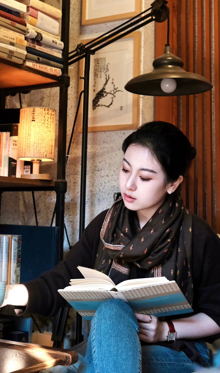 CherryM96's tweet photo. Just cozying up on the sofa with my favorite iced latte and a good book—this is the perfect lazy Sunday vibe.， https://t.co/kfgxrvDdN9