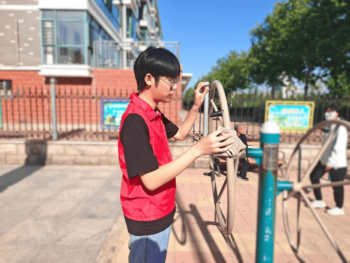 yenifer33592958's tweet photo. Come join our community fall cleanup this Sat 9AM at Central Park! Grab gloves u0026 bags—free coffee u0026 snacks provided. Let’s spruce up our neighborhood together! https://t.co/RIDP7Z8ERJ