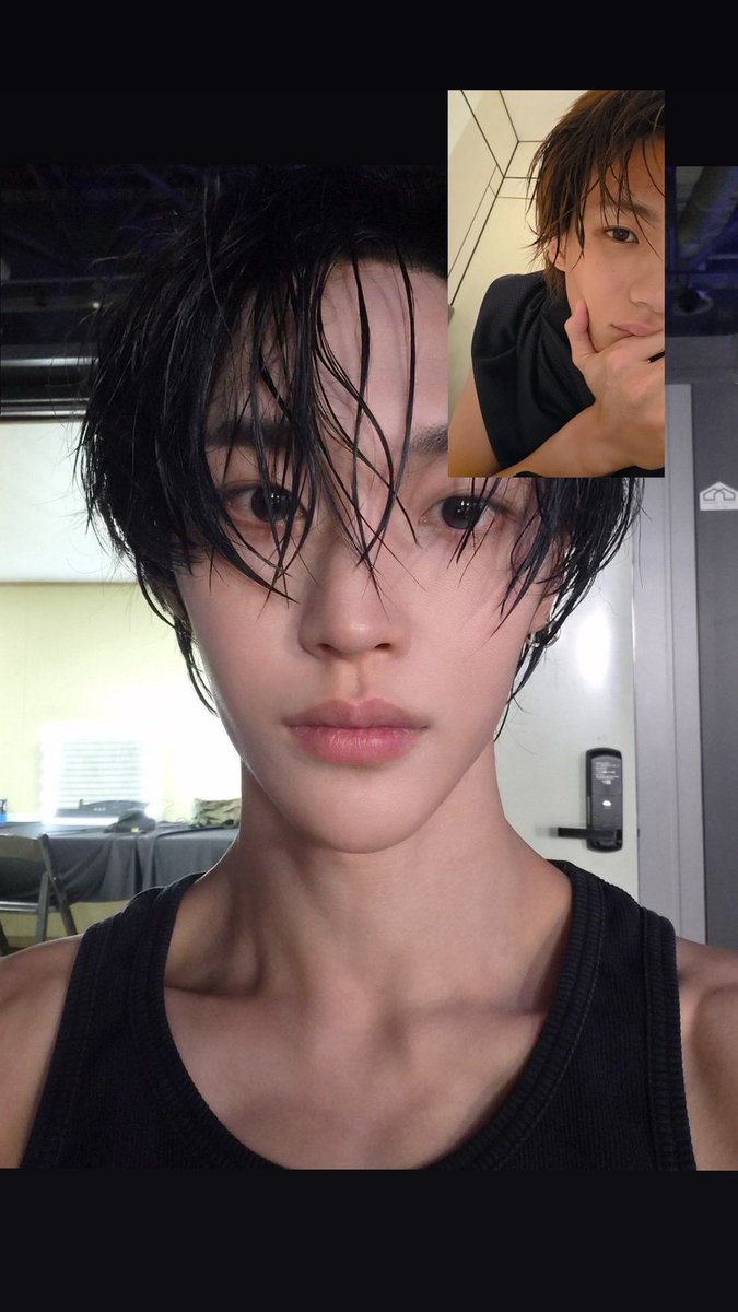 my03lee's tweet photo. แอนตัน video call กับหนูบิ🐶🐈‍⬛ https://t.co/gfzcgsedr7